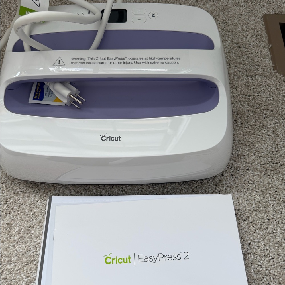 Cricut EasyPress 2 in White and Lavender